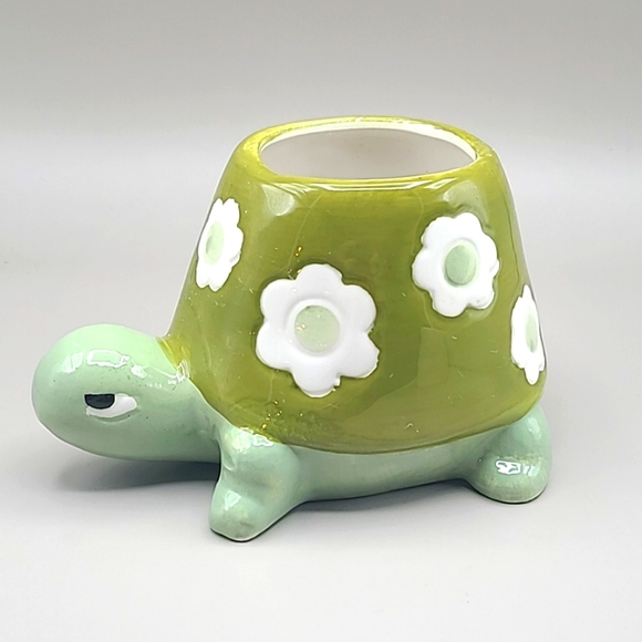 Ceramic Green Turtle Planter with White Daisies - Picture 1 of 9